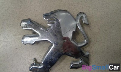 Эмблема передняя от Peugeot 308 1 2007-2013 - купить Абинске