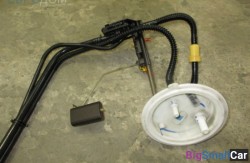 Датчик уровня топлива лев. (16 Система подачи топлива) 16117373472